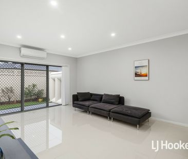 Great 3 Bedroom Home - Walk to Station & Shops! - Photo 1