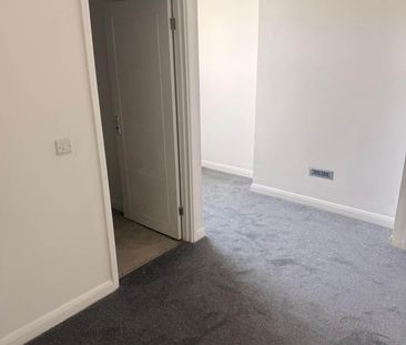 *NEWLY DECORATED* Cavendish Place, Eastbourne - Photo 2