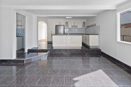 Freshly Updated 5 Bedroom Home Minutes to Town Centre - Photo 5