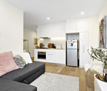 Chic Inner City Living - Furnished Studio Apartment - Photo 5