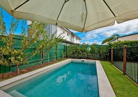 QLD Cottage With Large Entertainers Deck Overlooking the Stunning In-Ground Pool!. - Photo 5