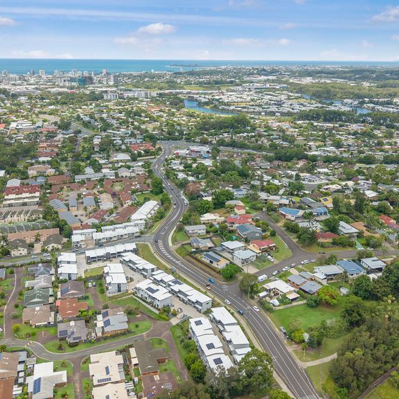 Modern Townhouse in Fantastic Location! - Photo 1
