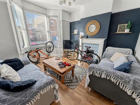 1 bedroom in a house share to rent - Photo 5