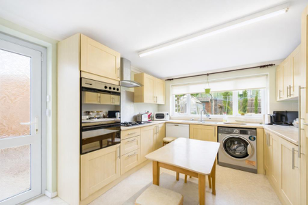 2 bedroom semi-detached bungalow to rent - Photo 5