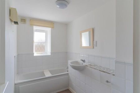 Saffron Walden, Essex - Photo 5