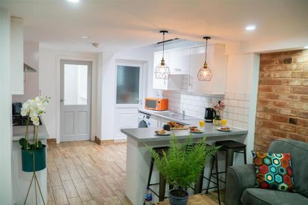 1 bedroom in a house share to rent - Photo 5