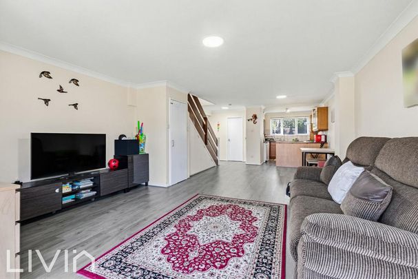 4 bedroom link detached house to rent - Photo 1