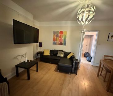 3 Bed Flat, Milton Road, SO15 - Photo 2