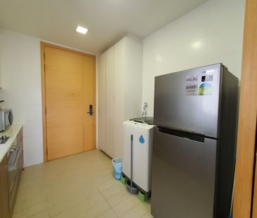 High floor spacious 1 bedroom 1 bath - Photo 1