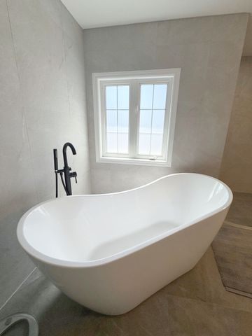 For Lease - 2429 Whitehorn Drive, Burlington, Ontario - Photo 2