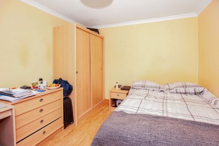 3 bedroom terraced to rent - Photo 3