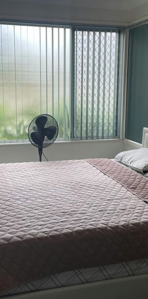 FOR LEASE – Stylish 2 Bed | 1 Bath | 1 Car Unit in the Heart of Toowoomba City - Photo 1