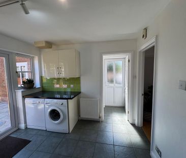 2 bedroom end of terrace house to rent - Photo 2