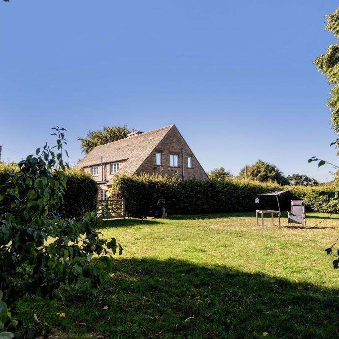 South Lawn House is an attractive 4 bedroom house with striking views over the Cotswolds. The property includes four bedrooms, two bathrooms, three reception ro - Photo 1