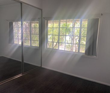 SPACIOUS & MODERN FAMILY HOME - Photo 3