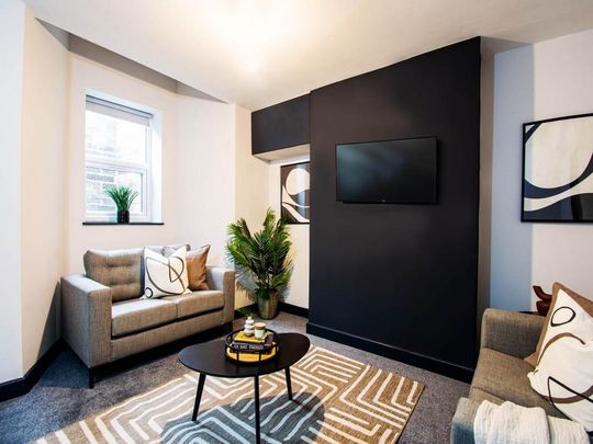 1 bedroom in a house share to rent - Photo 1