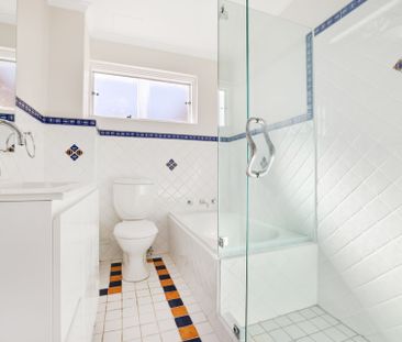 Harbourside apartment with Spectacular Views - Photo 4