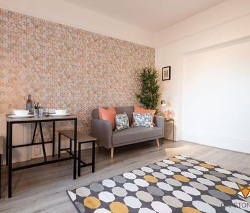 1 bedroom in a house share to rent - Photo 2