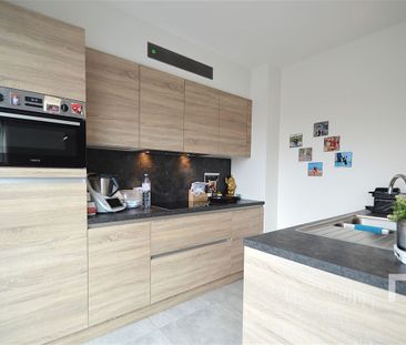 Recent gebouwd appartement met staanplaats te huur in centrum Ieper. - Photo 6
