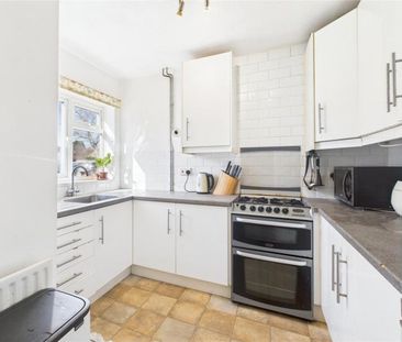 3 bedroom end of terrace house to rent - Photo 6