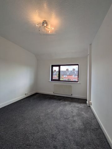 3 Bed Terraced House, Staplehurst Road, M40 - Photo 2