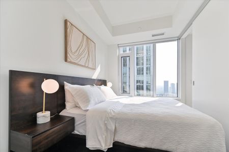 For Lease - 11 Yorkville Avenue Unit# 4707, Toronto, Ontario - Photo 2