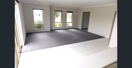 SPACIOUS THREE BEDROOM HOME CLOSE TO ALL AMENITIES - Photo 5