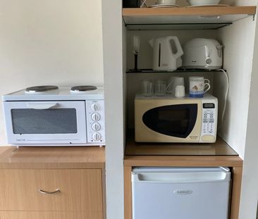 PARTIALLY FURNISHED STUDIO APARTMENT IN THE PERFECT CBD LOCATION - Photo 5