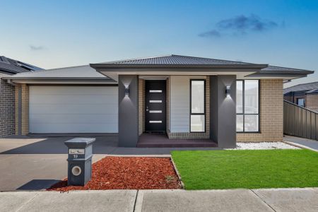 Charming Family Home in Craigieburn - Photo 2