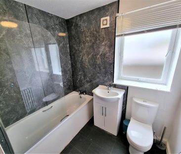 3 bedroom flat to rent - Photo 5