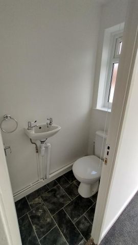 3 bedroom end of terrace house to rent - Photo 4