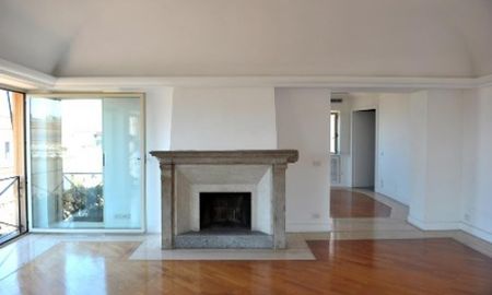 Attic-Trevi: Beautiful 3 bedroom top floor two level penthouse with Panoramic terrace. Living, fireplace, 3 bedrooms, large kitchen, separate dining, silent, bright, views. Ref 645 - Photo 5