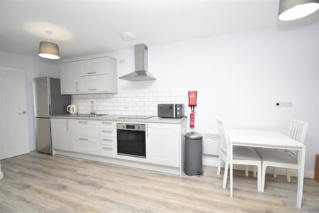 Luna Apartments, Fifth Avenue, York - Photo 5