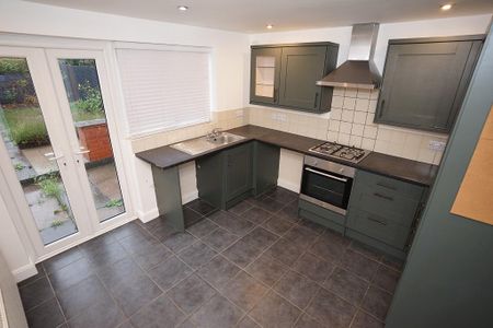 3 bedroom semi-detached house to rent - Photo 3