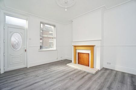 3 bedroom House To Let - Photo 2