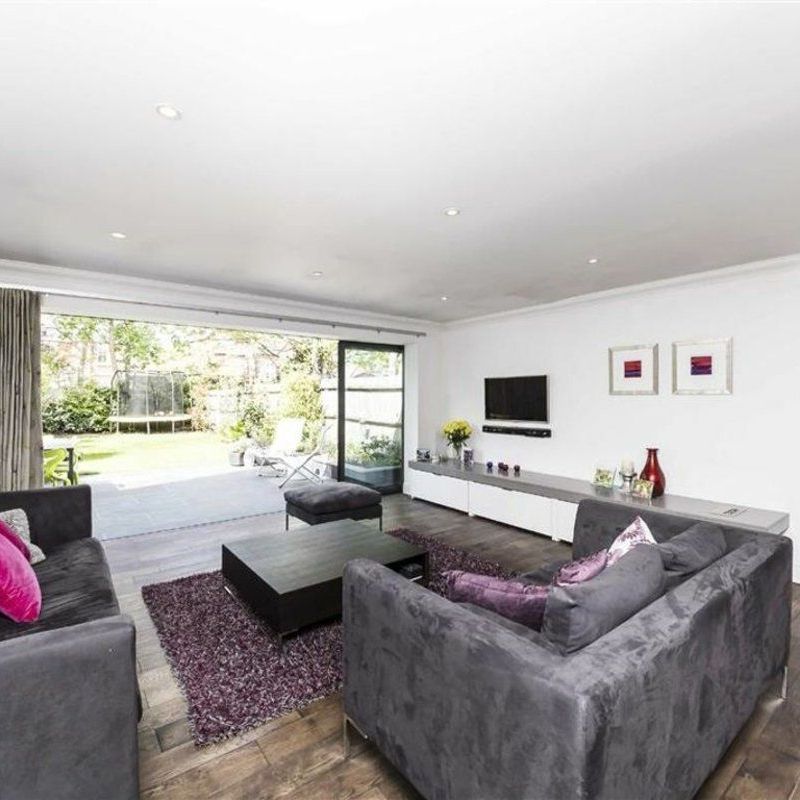 Lexington Place, Teddington, KT1 - Photo 1