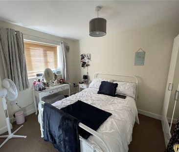 Well-presented and deceptively spacious four bedroom, three-storey ... - Photo 5