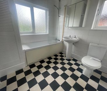 3 bedroom semi-detached house to rent - Photo 6