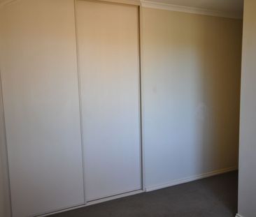 Comfortable 3x1 Close to Shops, Schools & Local Amenities - Photo 3