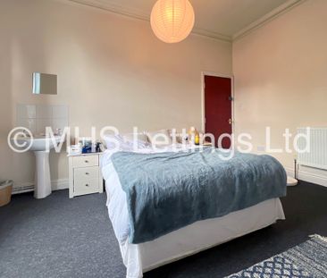 8 Bedroom Mid Terraced House for rent in Regent Park Avenue - Photo 4