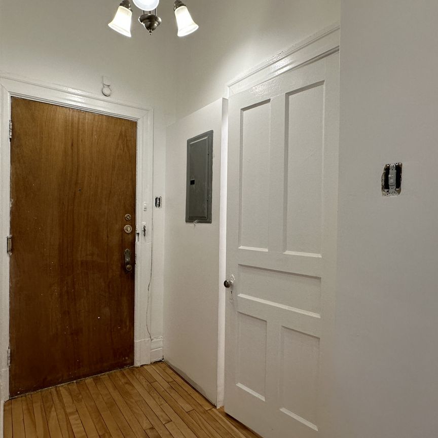 Logement rénové de 2 chambres en location semi-meublé - Photo 1
