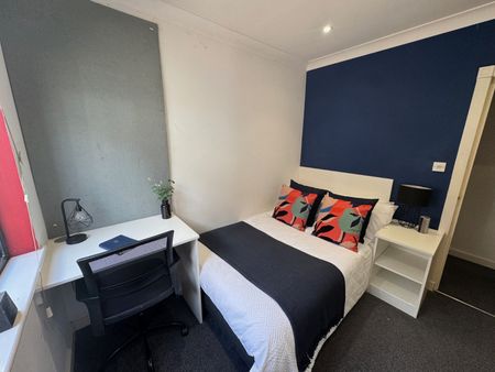 4 bedroom apartment to rent - Photo 5