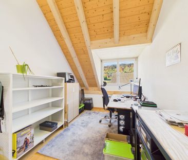 Einzigartige 4.5-Zimmer-Dachwohnung mit Galerie und Weitblick in Ka... - Photo 3