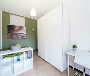 Viale Carlo Espinasse, Milan, Lombardy 20156 - Foto 3