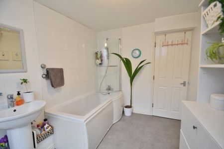 2 bedroom maisonette to rent - Photo 5