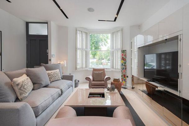 Hamilton Gardens, St John's Wood - Photo 1