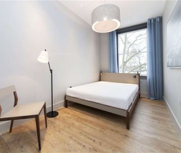 Immaculate two bedroom flat on Chiswick High Road. Modern throughou... - Photo 1