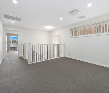 13 Empire Circuit, Penrith - Photo 2