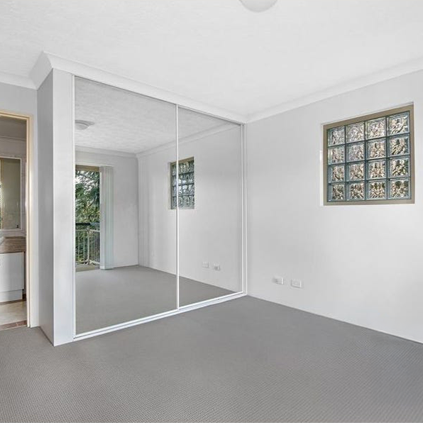 SPACIOUS & CONVENIENT UNIT! - Photo 1