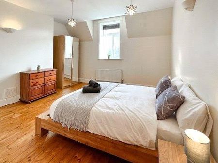 3 bedroom flat to rent - Photo 3